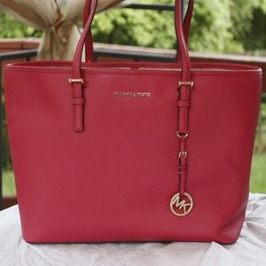 Micheal Kors Lipstick Jetset Carryall Tote